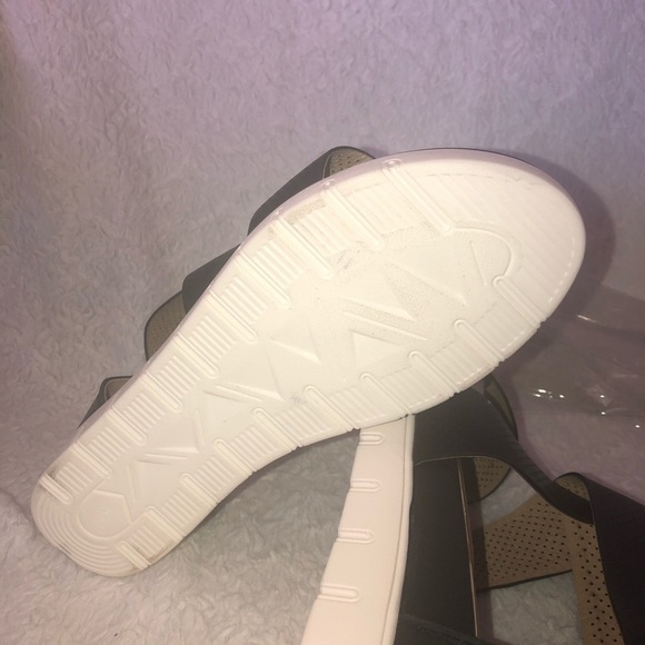 New Comfort 1946 criss-cross sandals. - Picture 8 of 8